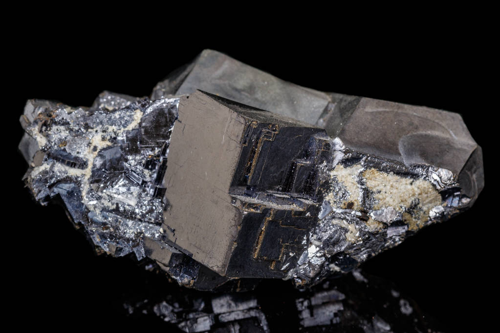 （2024年10月10日）今日沪铅期货和伦铅最新价格查询